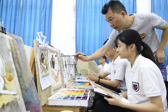 Art teacher Tan Linfeng tutoring students in painting.jpg