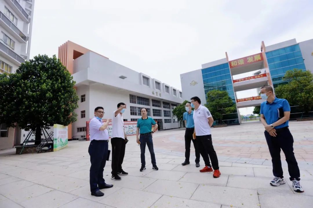 Welcoming the 'civilized city' inspection, promoting campus building! Section Chief Mei Jiehua of the Shunde District Education Bureau visits the school