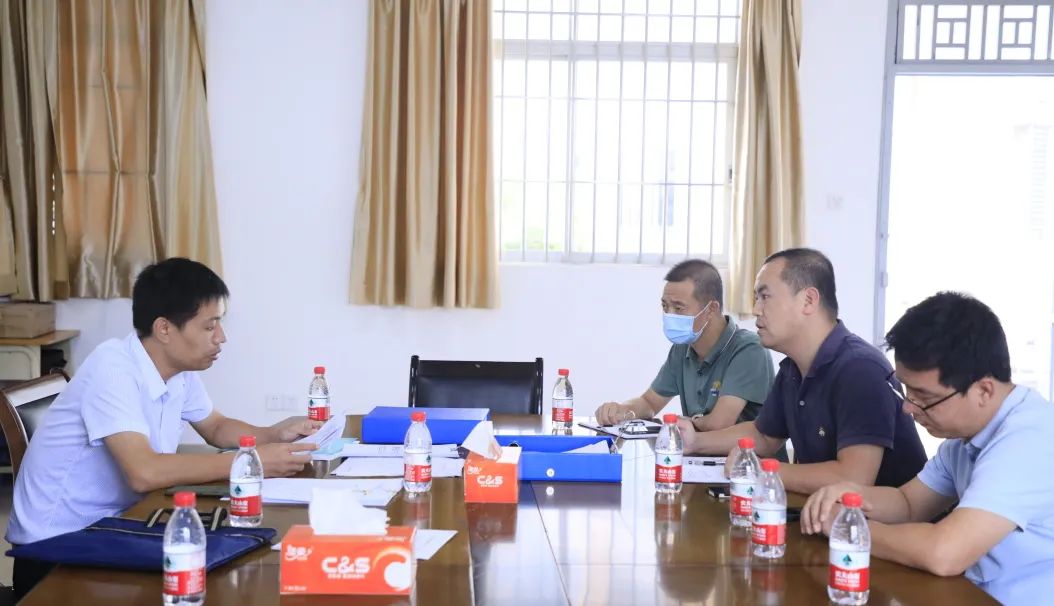 Supervisors on campus, standards promote development | Shunde District responsible supervisor visits our school for inspection